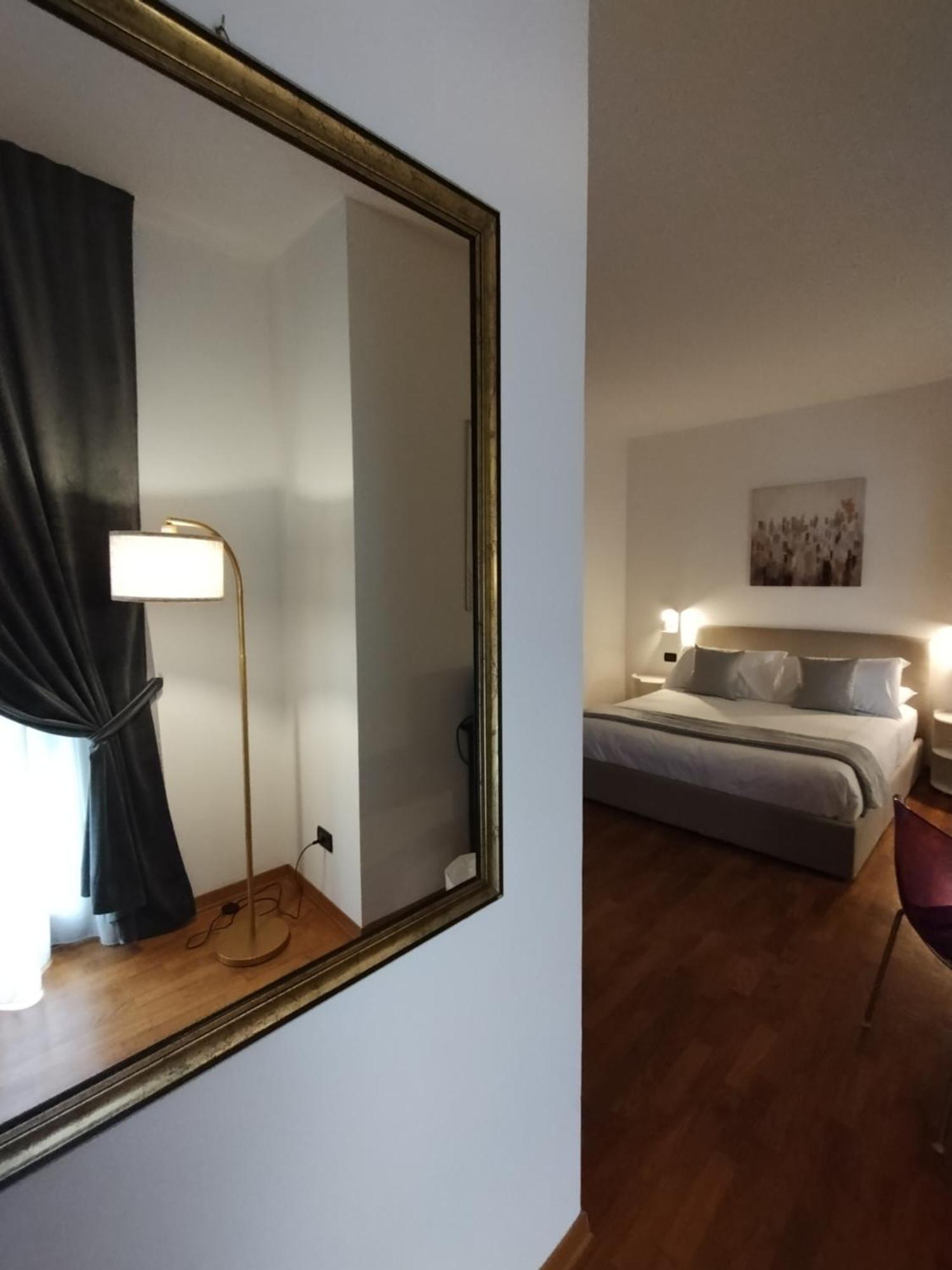 Palazzo Cusani Charming Rooms Vercelli Eksteriør billede