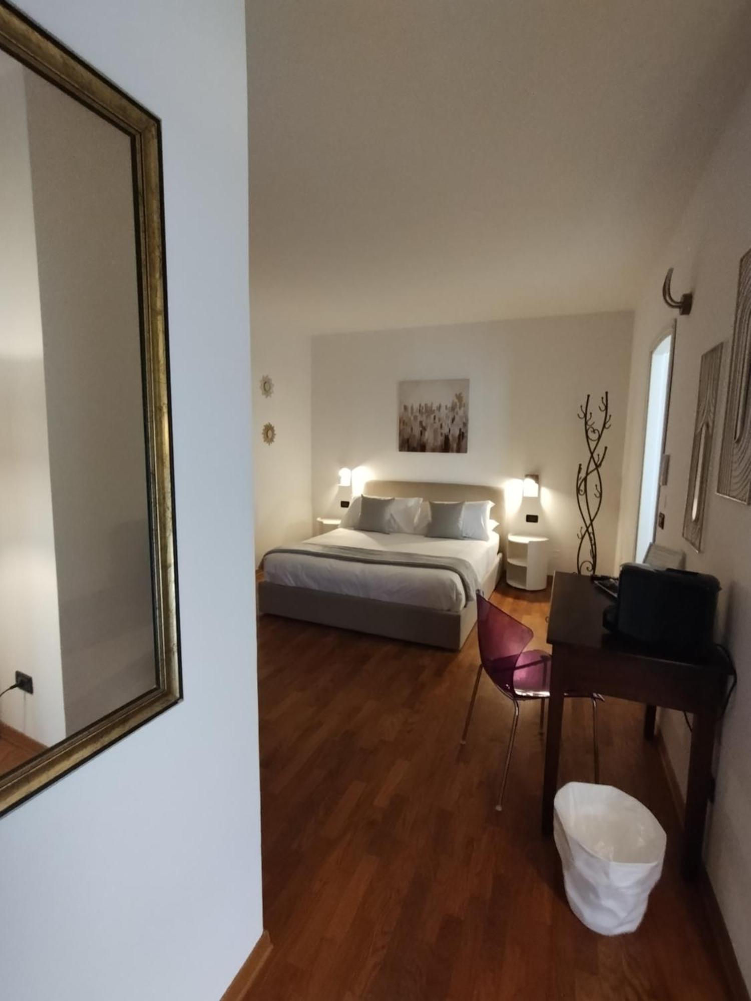 Palazzo Cusani Charming Rooms Vercelli Eksteriør billede