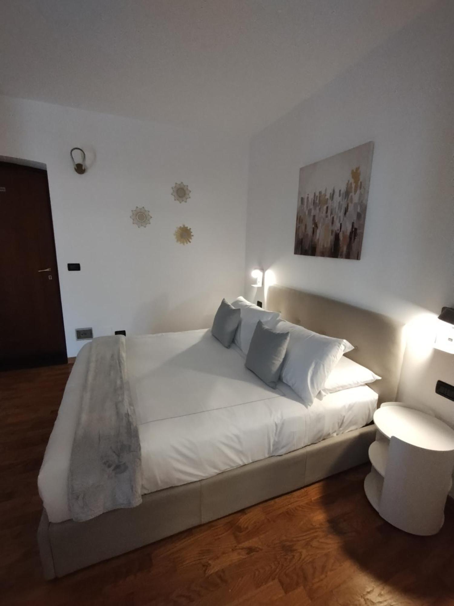 Palazzo Cusani Charming Rooms Vercelli Eksteriør billede