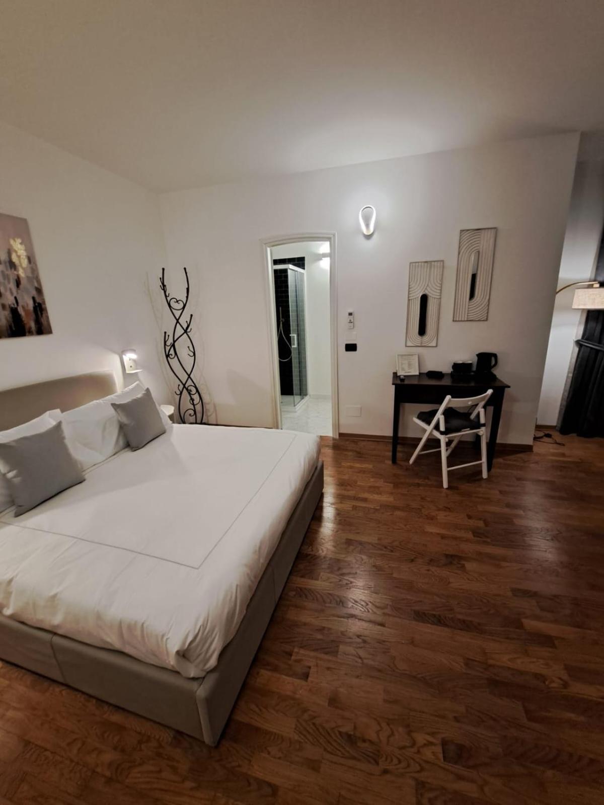 Palazzo Cusani Charming Rooms Vercelli Eksteriør billede