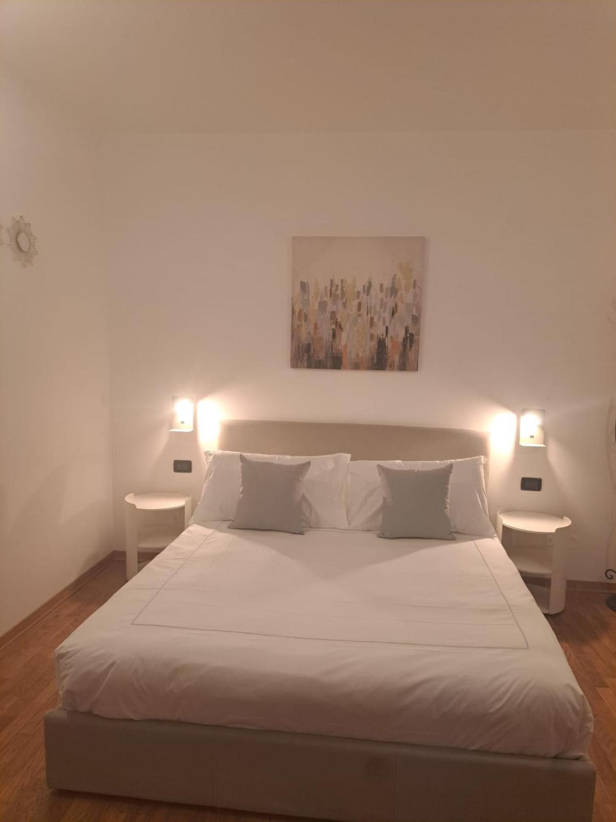 Palazzo Cusani Charming Rooms Vercelli Eksteriør billede