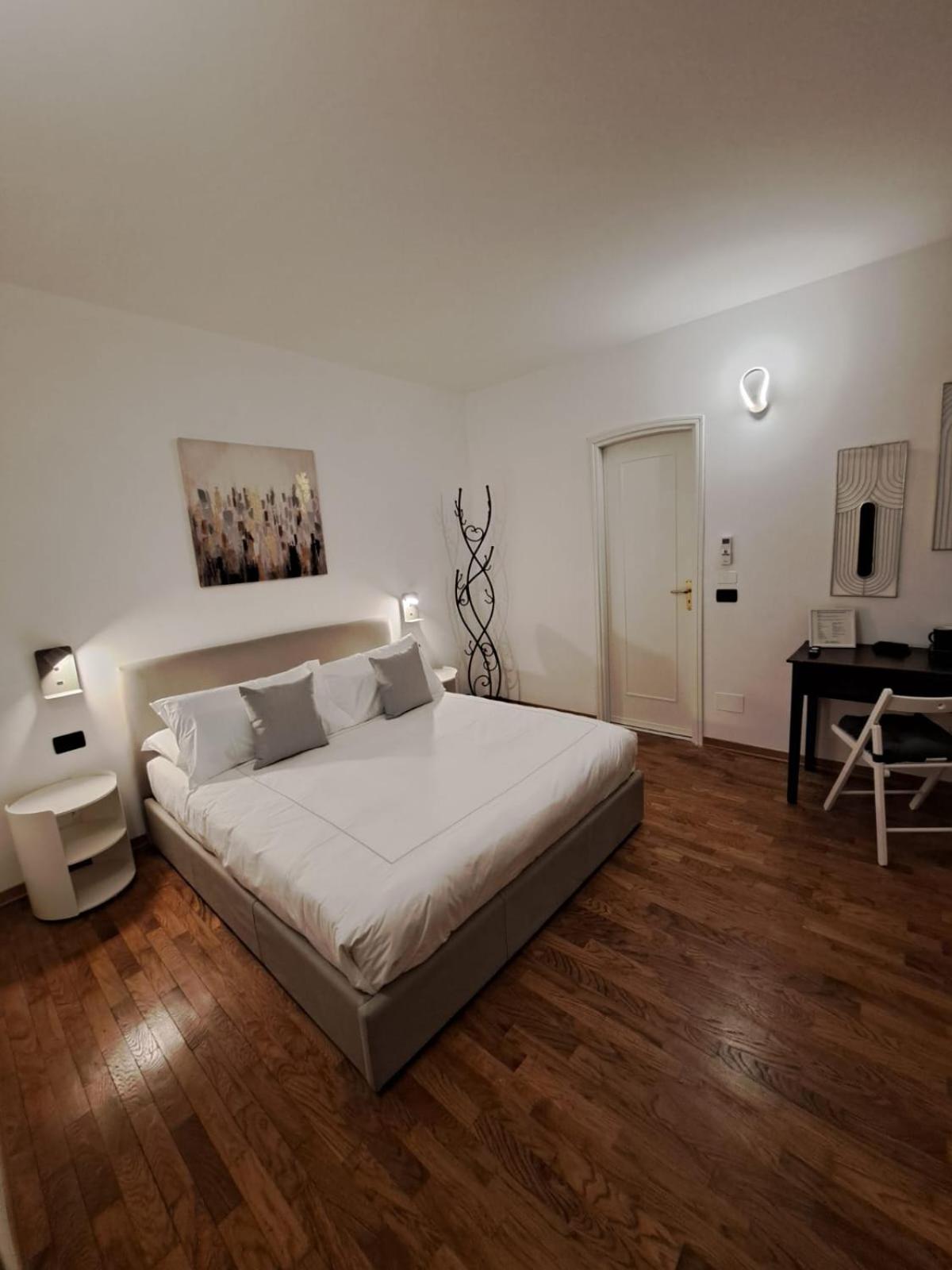 Palazzo Cusani Charming Rooms Vercelli Eksteriør billede